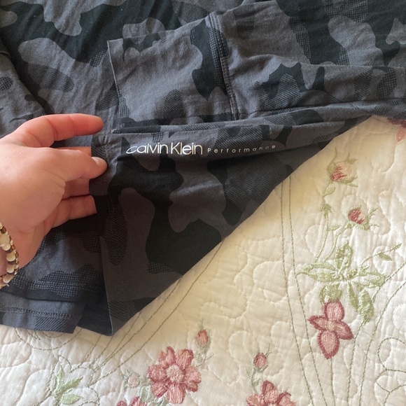 Calvin Klein athletic hooded long sleeve - Picture 3 of 7